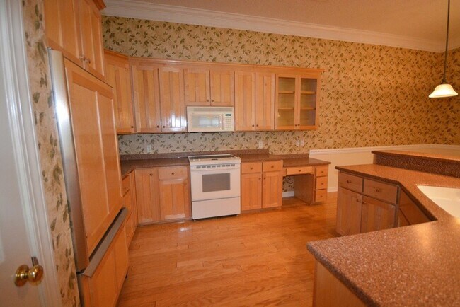 Building Photo - Prestigous Southbridge Golf Community