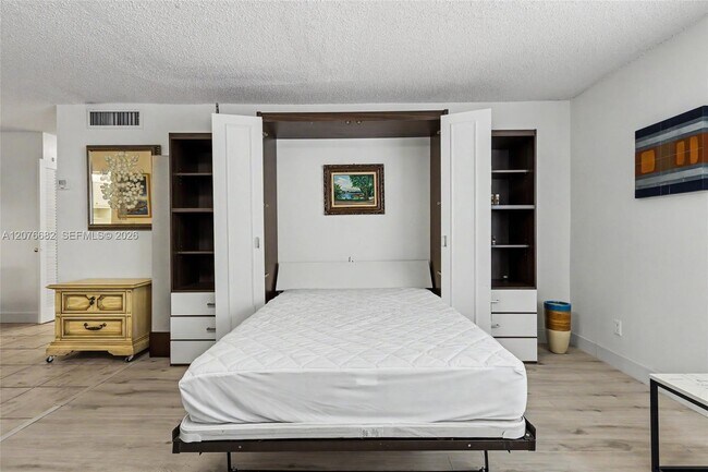 Foto del edificio - 2500 NE 9th St