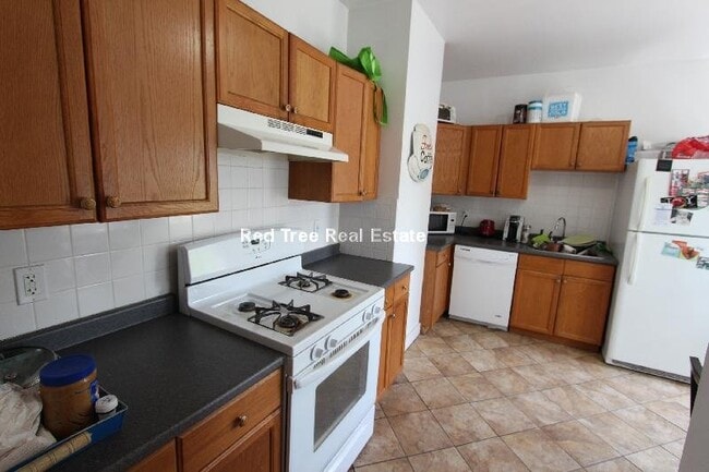 Building Photo - 136 Brooks Street Apt #2, Brighton, MA 021...