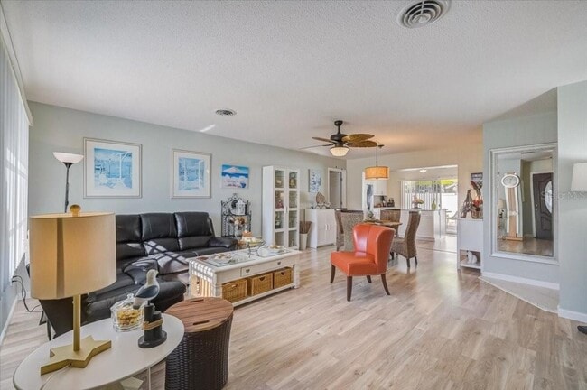 Foto del edificio - 476 W Seminole Dr