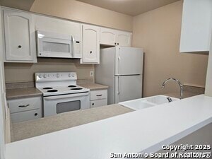 Building Photo - 2811 Woodbury Dr