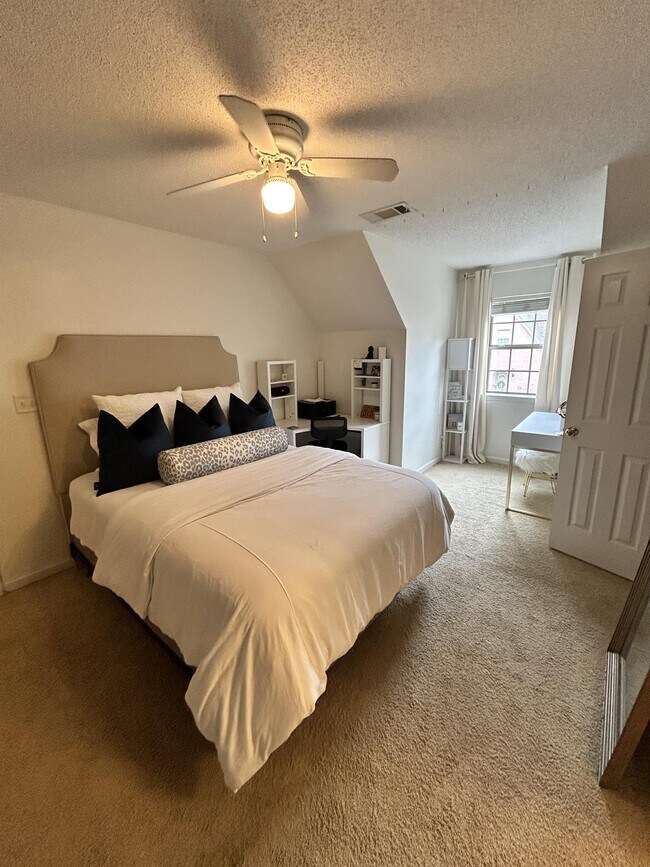 Foto del edificio - 107 Ashley Way