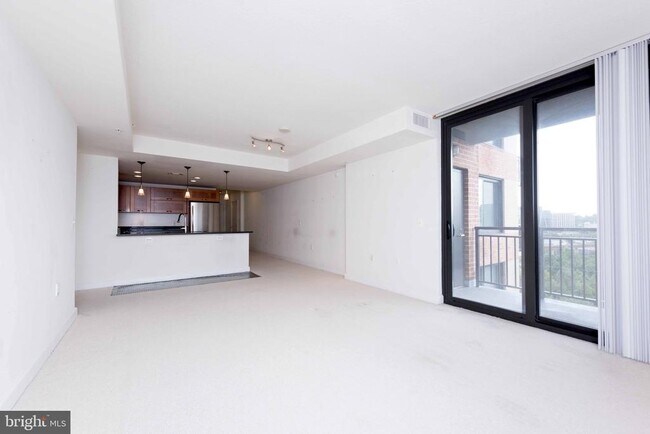 Foto del edificio - 2451 Midtown Ave