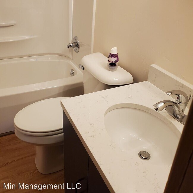 Building Photo - 204 E College Ave