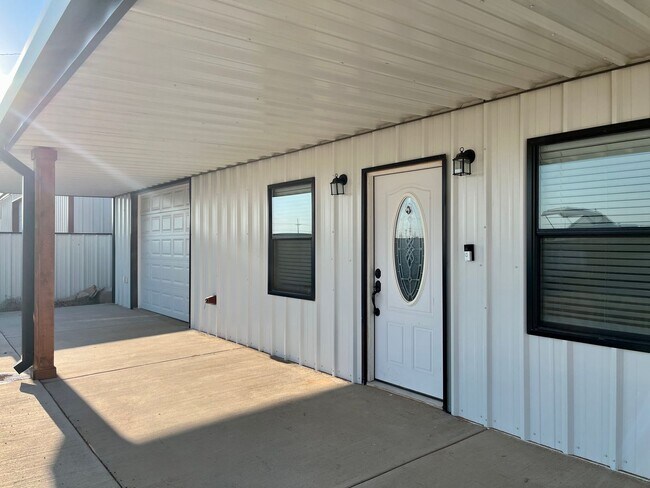 Building Photo - Large 1 Bedroom