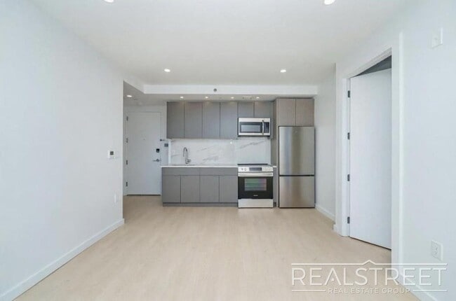 Building Photo - Bedford Avenue