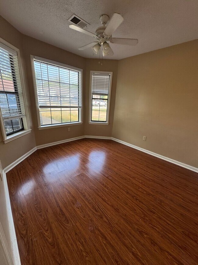 Building Photo - Charming 2 Bedroom 1 Bath | Cordova