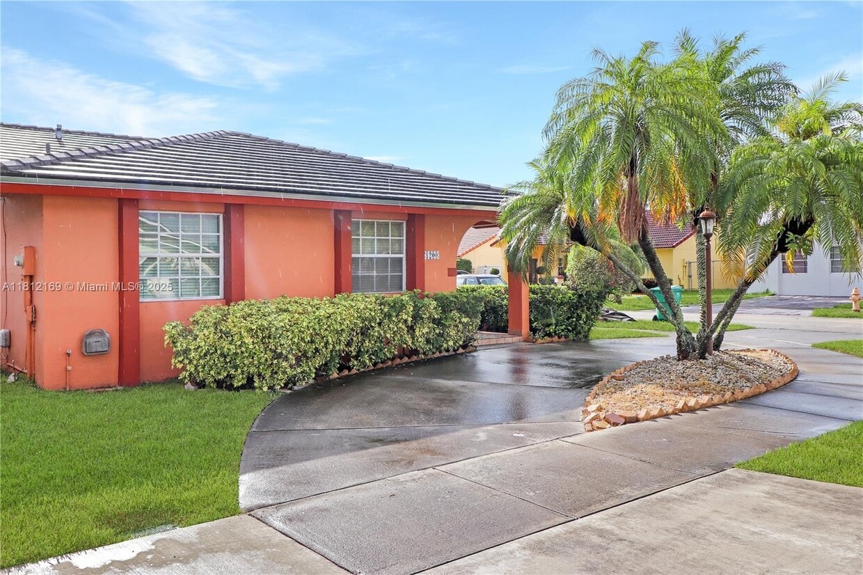 Primary Photo - 1200 SW 142nd Ave