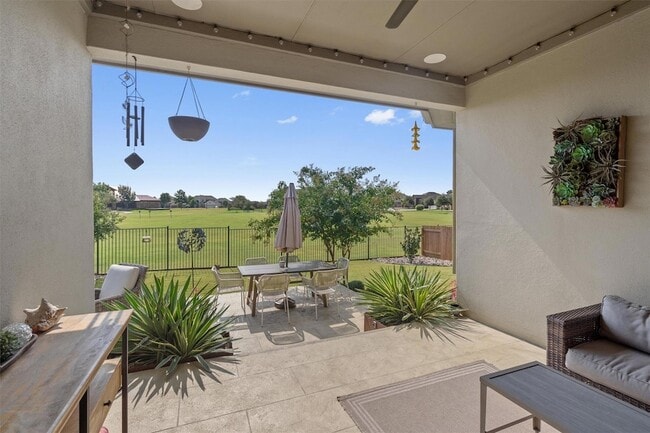 Foto del edificio - 4945 Strada Dr