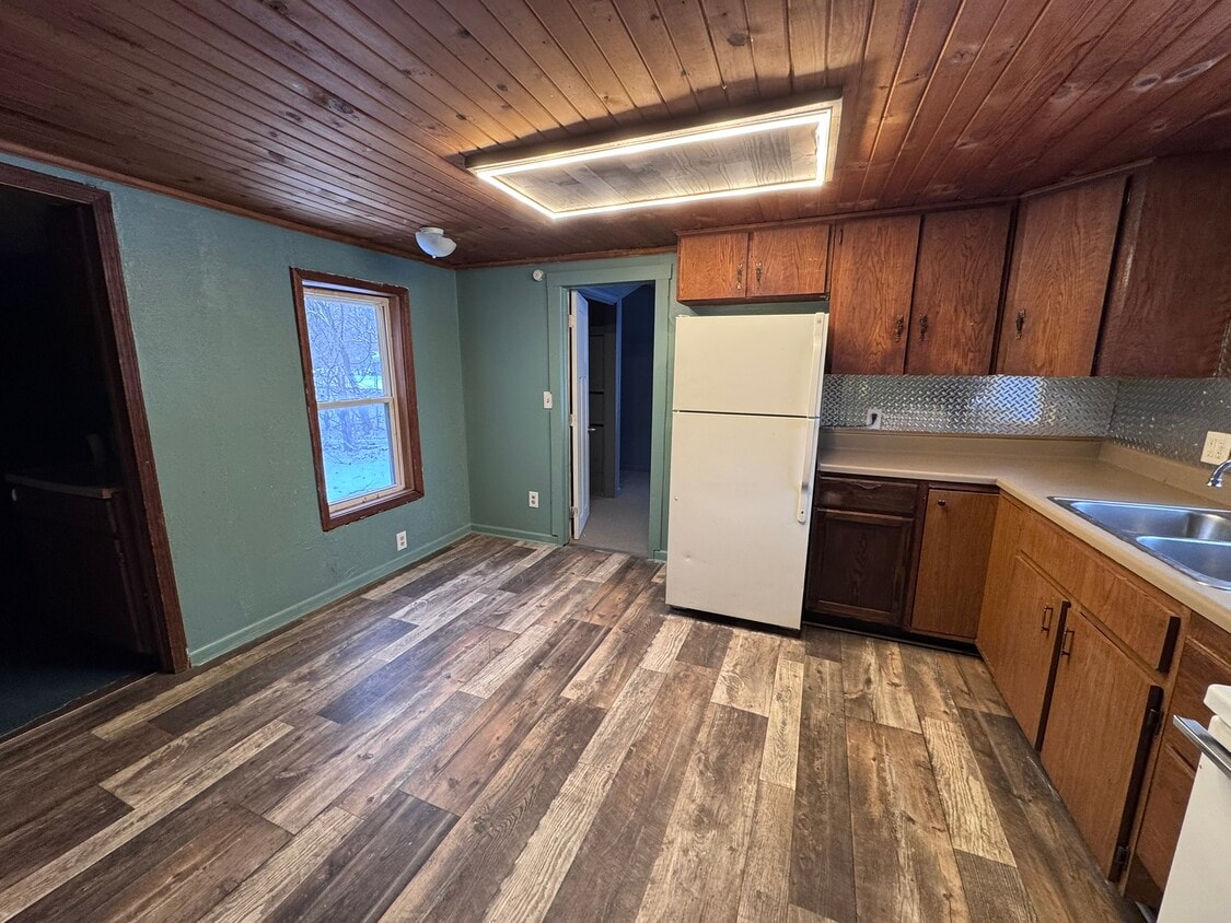 Photo - 1301 Hillcrest St (Lansing, MI)