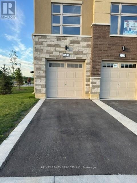 Building Photo - 15 Fieldridge Cres