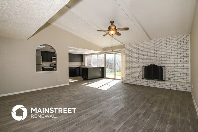 Building Photo - 450 Thistle Dr