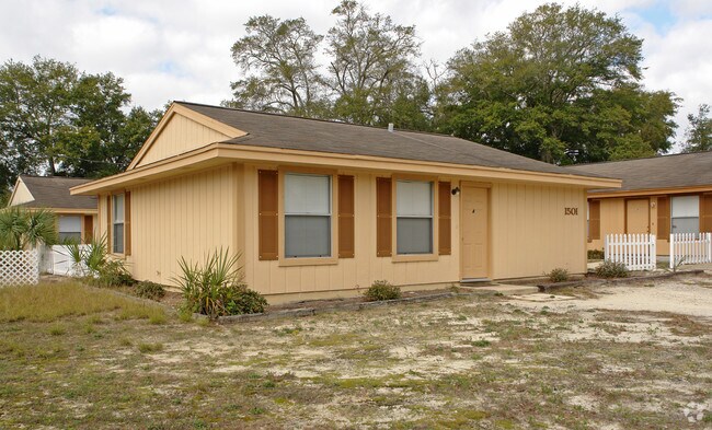 Building Photo - CHESTNUT APARTMENTS