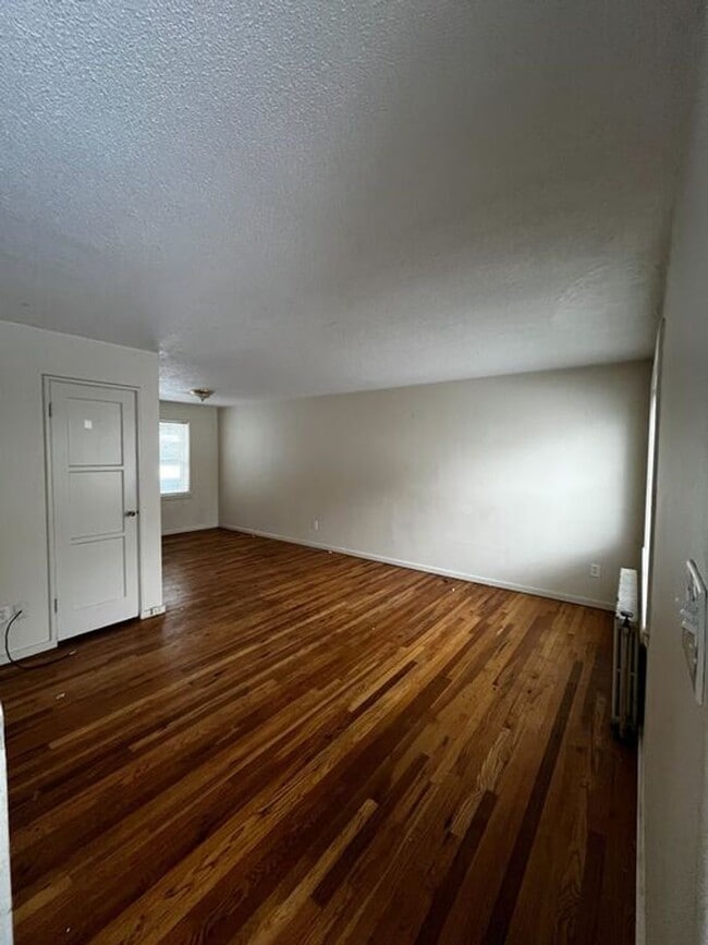 Foto del edificio - 2 BEDROOM 1 BATHROOM TOWNHOME CLOSE TO WARREN AIR FORCE BASE