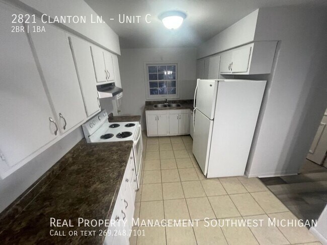 Foto del edificio - 2821 Clanton Ln
