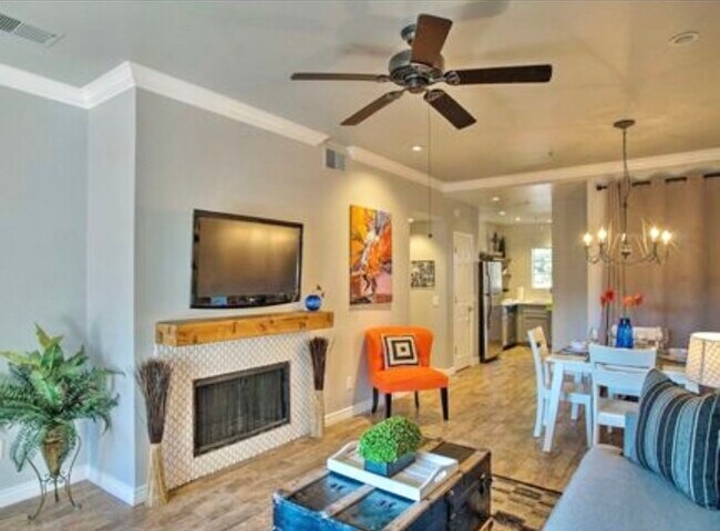 Foto del edificio - 9450 E Becker Ln