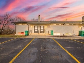 Building Photo - 178 Summit View Ct