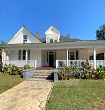 Building Photo - 302 Cedar St