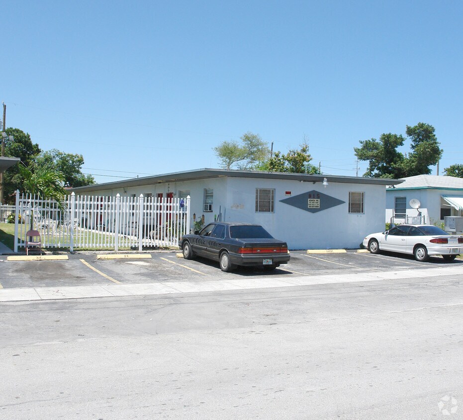 Building Photo - 915-917 NW 5th Ct