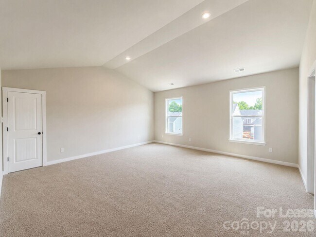 Foto del edificio - 5044 Wolfridge Ave