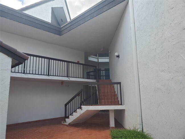 Foto del edificio - 9419 Fontainebleau Blvd