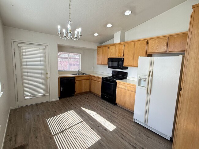 Foto del edificio - 3 bedroom, 2 bath home