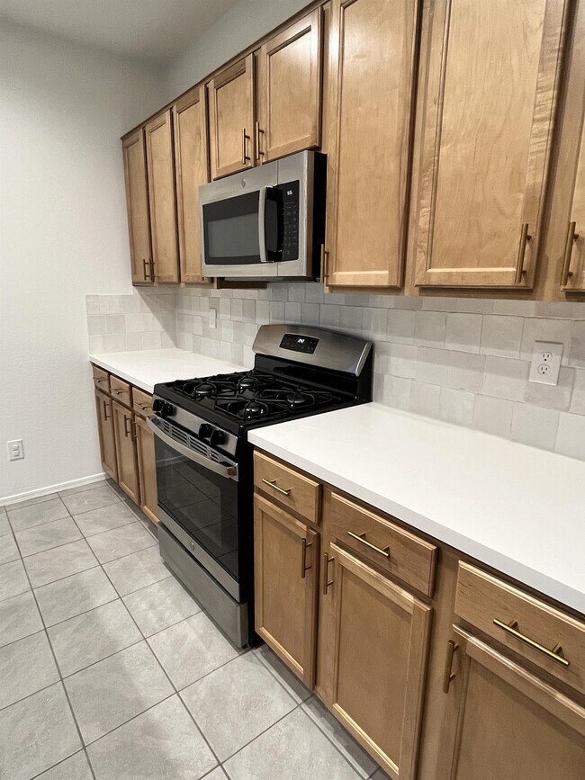 Building Photo - 18365 W Ewers Dr