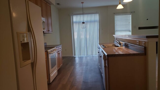 Galley Kitchen fr Garage - 2015 Livingston St