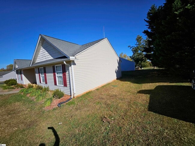 Foto del edificio - 132 Falcon Ridge Dr