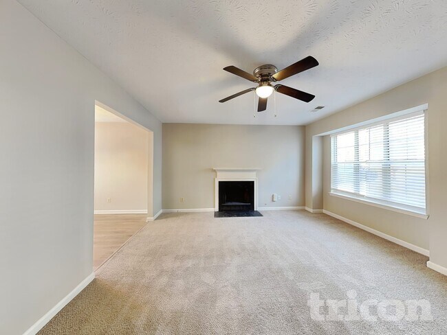 Building Photo - 575 Woodcrest Manor Dr
