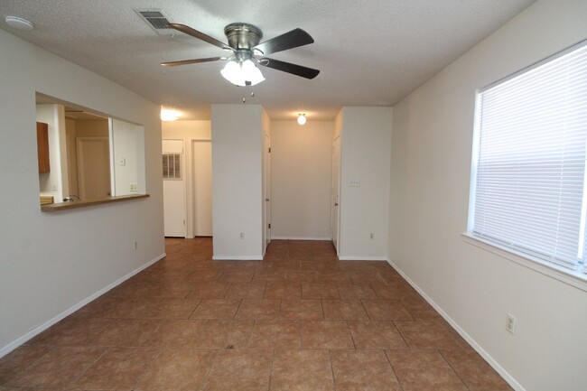 Foto del edificio - 2/1 Gulf Breeze Duplex! Pet friendly with ...