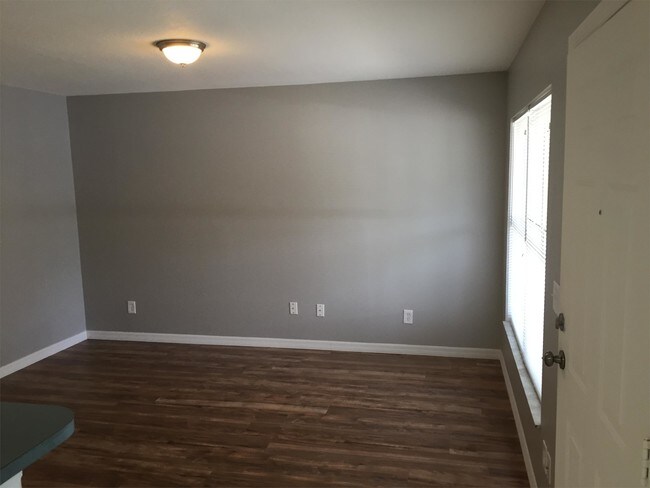 Building Photo - 1702 Palmetto Ct