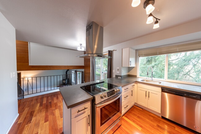 Kitchen - 3525 120th Ave SE