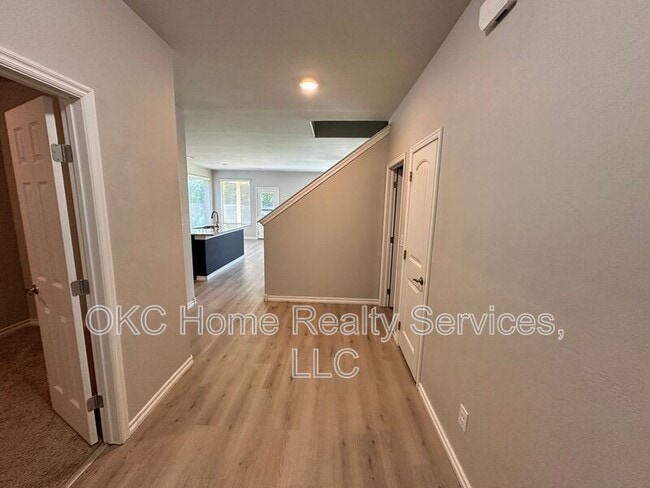 Building Photo - 14008 Babbling Brook Dr