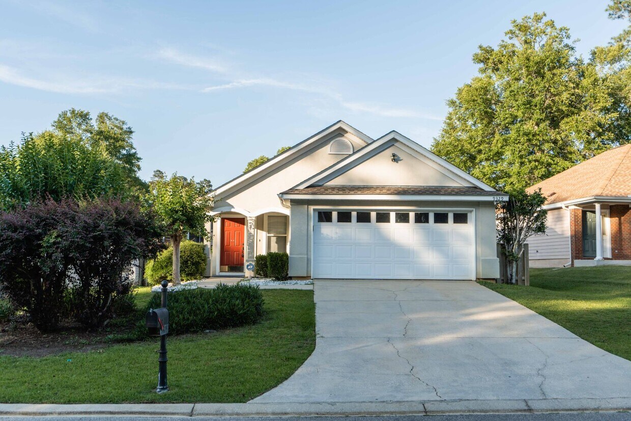 Primary Photo - Beautiful 3 Bedroom 2 Bathroom in the Glen...