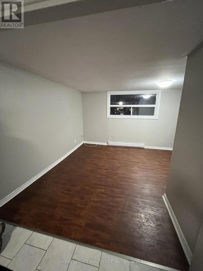 Building Photo - 391 Margaret St