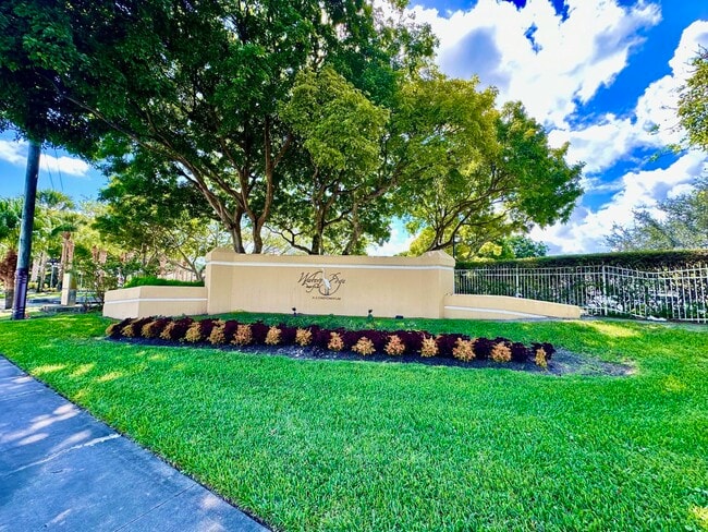 Foto del edificio - 640 Cypress Club Way