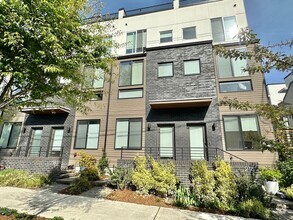 Building Photo - 216 18th Ave