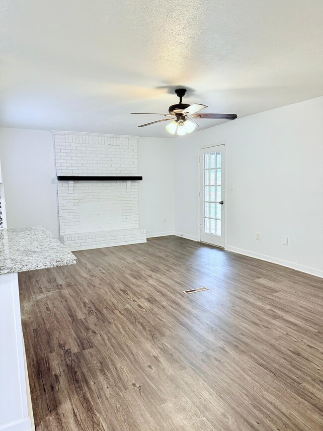 Building Photo - 3553 Pine Needle Dr SW