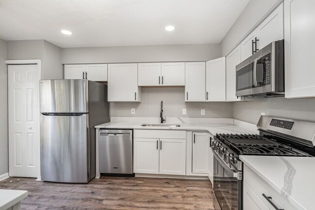 Building Photo - 10701 Houck Dr