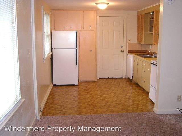 Building Photo - 2924 W Maplewood Ave