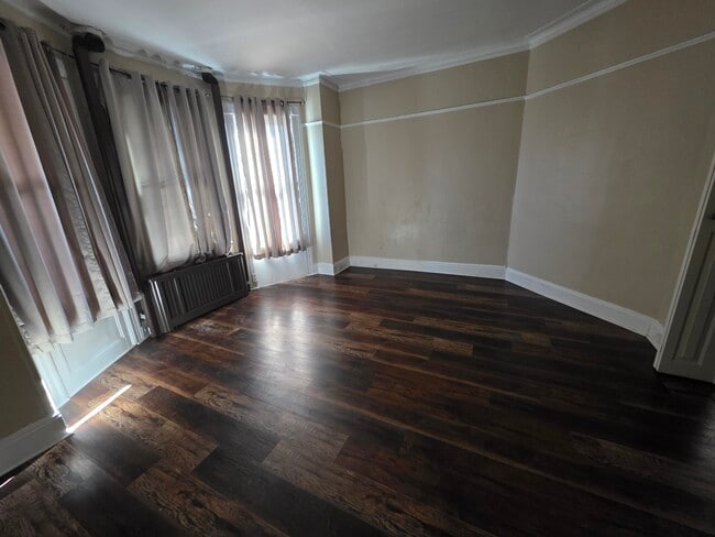 Living room - 17 Orient Ave