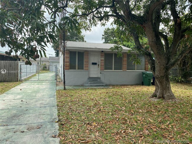 Foto del edificio - 10633 NW 6th Ave