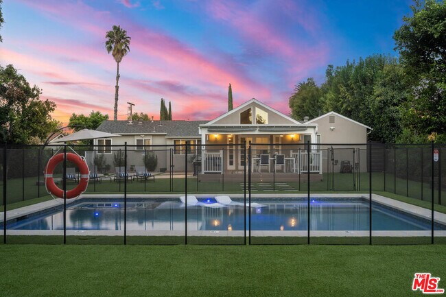 Foto del edificio - 5659 Corbin Ave