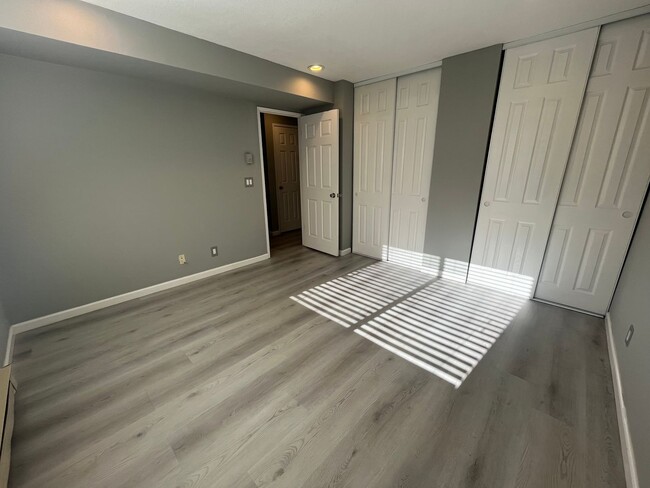 Foto del edificio - Super Clean 2 bedroom condo in desired loc...