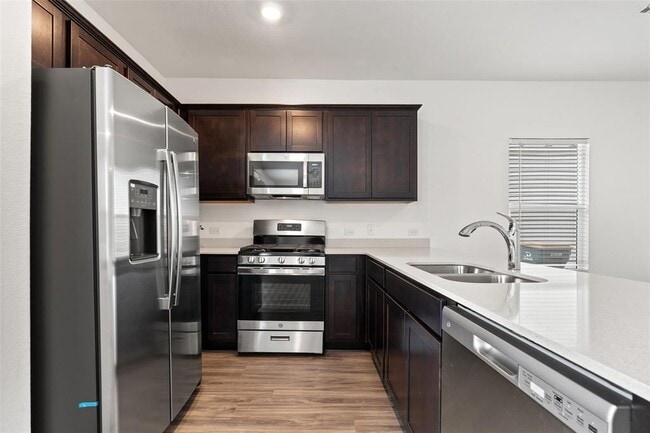 Building Photo - 520 Gabbro Gdns