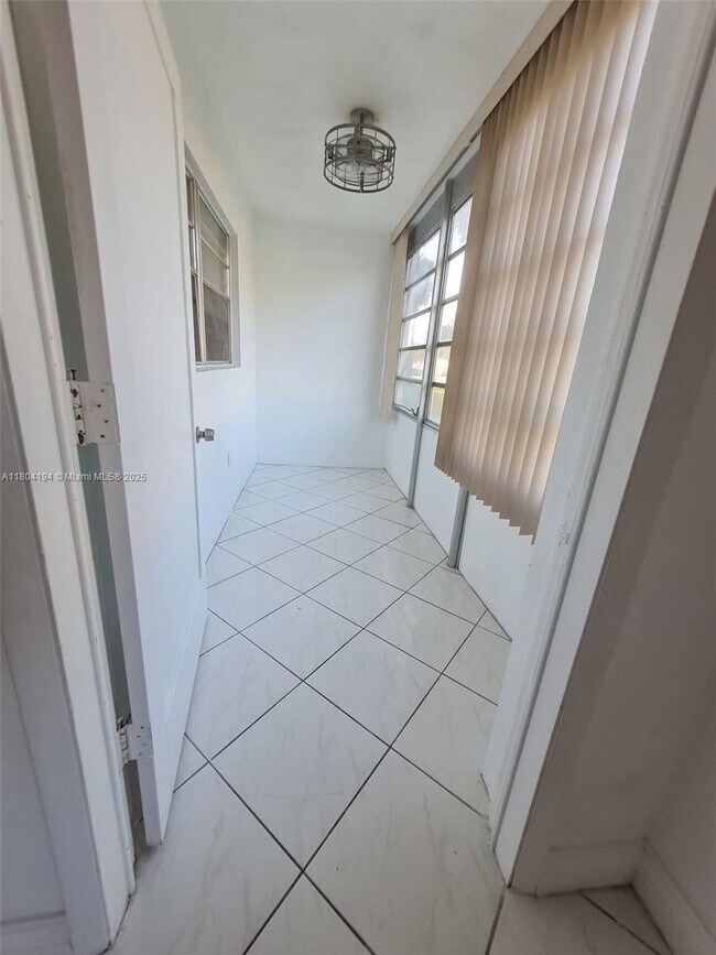 Foto del edificio - 2820 NE 201st Terrace