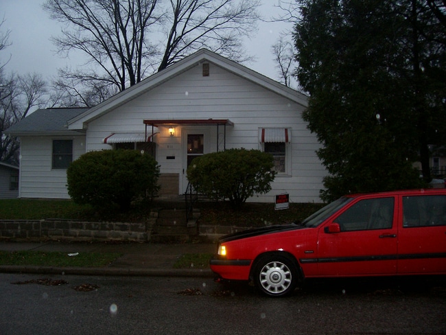 Building Photo - 211 E 15th St