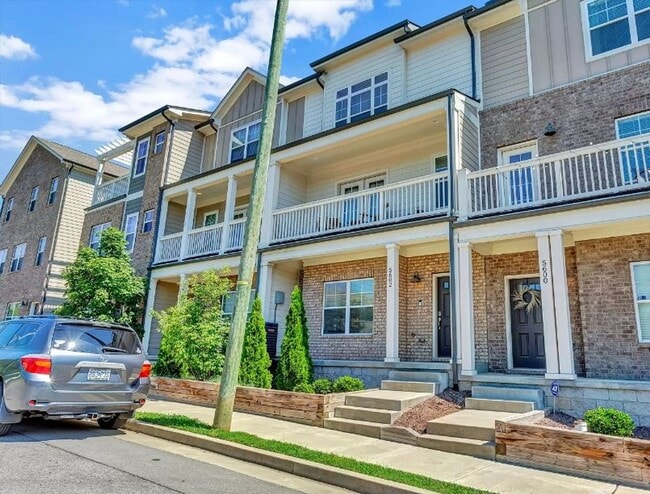 Building Photo - 3BR/3.5BA, Three story Townhome in the Nat...