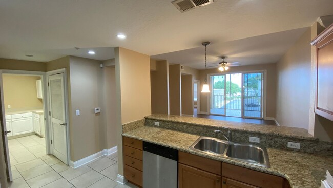 Foto del edificio - 3 Bedroom, 3 Bath Condo in Gateway at Rive...